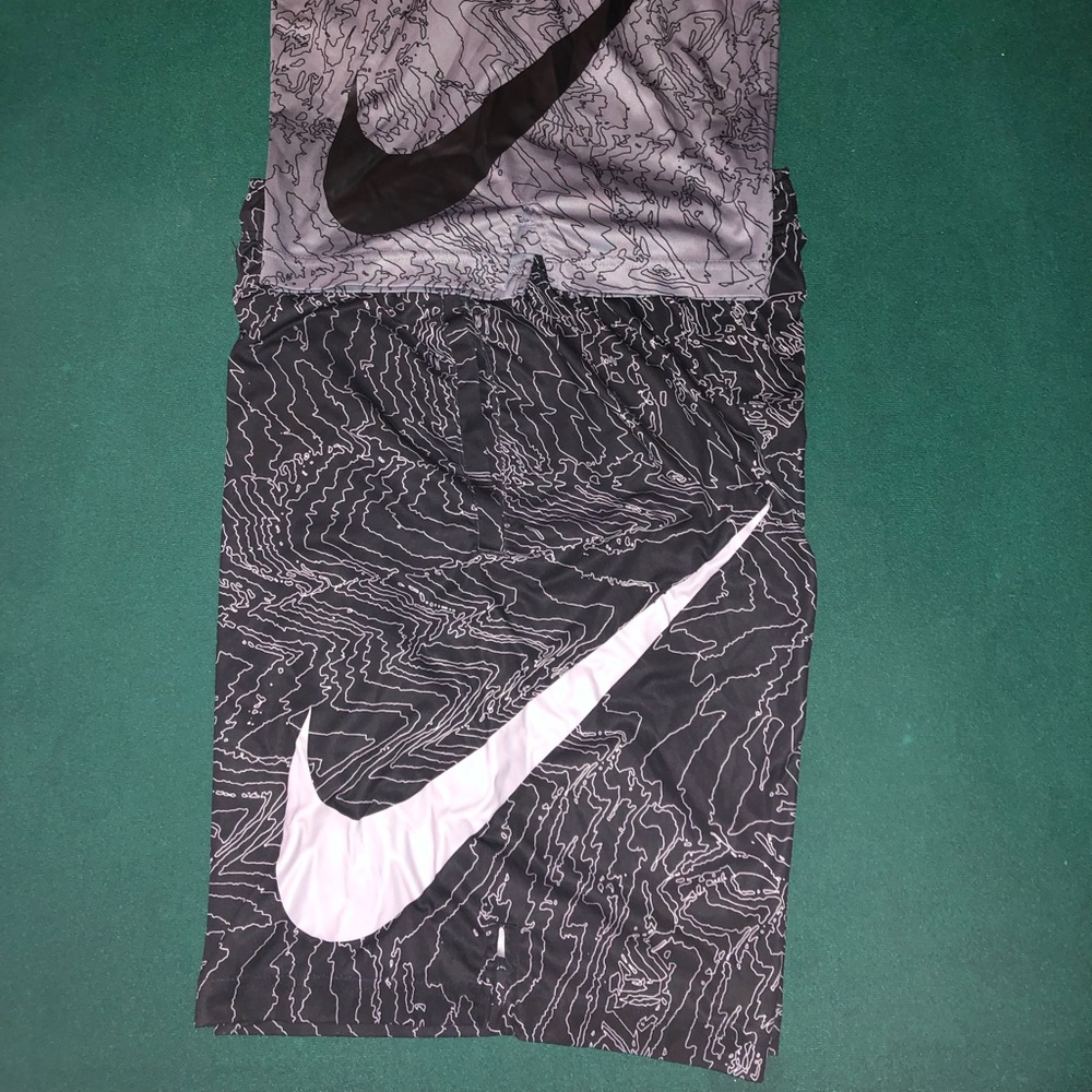 Nike Mens Dry Dri-Fit Big Swoosh Topography 9" Training Shorts